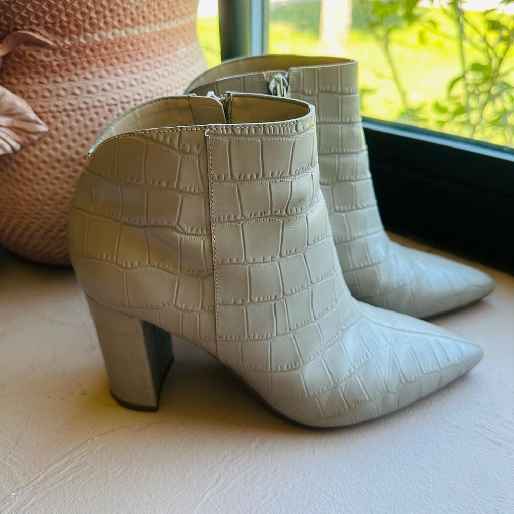 Marc Fisher LTD. Daith Cream croc-embossed leather ankle booties Size 7
